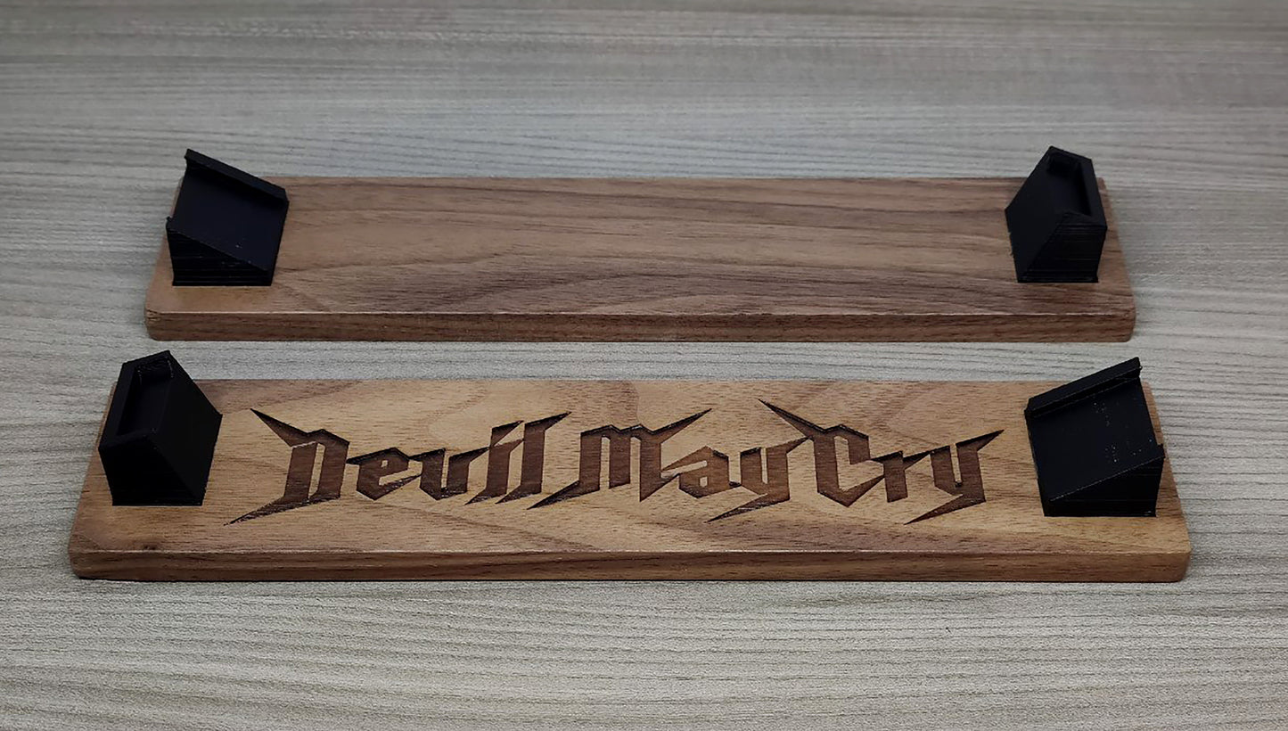 Hand-painted Ebony and Ivory replica pistols from Devil May Cry for cosplay