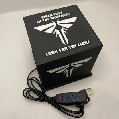 PREORDINA | Cerca la luce - Lampada da tavolo con luce orientabile | THE LAST OF US